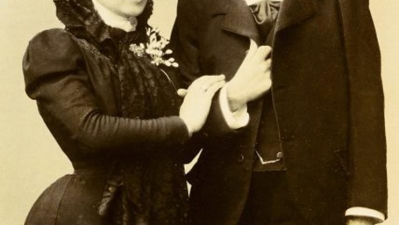 În 1901, Marcela și Elisa au păcălit un preot să le căsătorească. Hăituite, arestate, cele două învățătoare au ajuns cele mai căutate femei din Europa