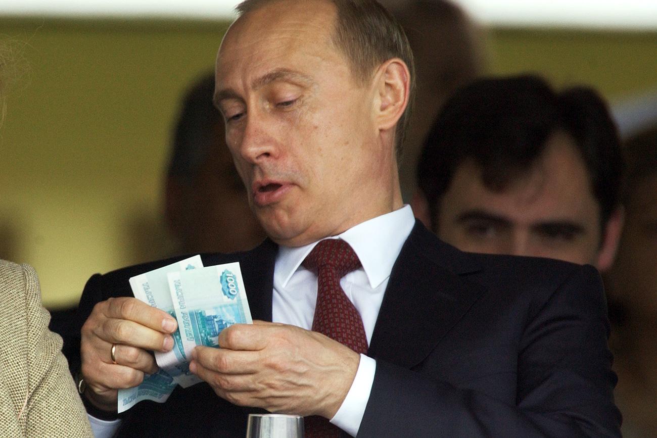 Ce salariu are Vladimir Putin. Kremlinul a făcut publică suma pe care o c&acirc;știgă lunar președintele Rusiei