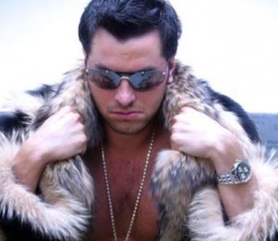 Dacă nu el, atunci cine?! &Icirc;l mai ții minte pe Fizz, c&acirc;ntărețul cu blănuri? Cum arată azi și cu ce se ocupă