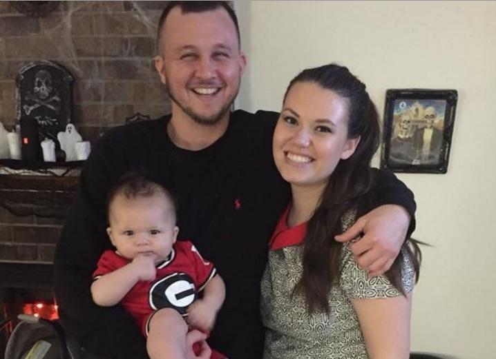 &Icirc;și hrănesc copilul din gunoaie, ca să economisească bani! &bdquo;Mulți oameni str&acirc;mbă din nas la noi, dar ar trebui să facă și ei asta&rdquo;