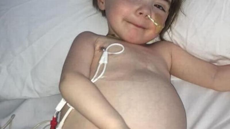Biata fetiță! Are burtică de gravidă, la doar doi ani! Când au văzut-o, medicii s-au cutremurat – Foto