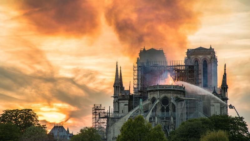 „Este o tristețe totală”. Cum arată Notre Dame după incendiul devastator. Ce promite Macron - Foto