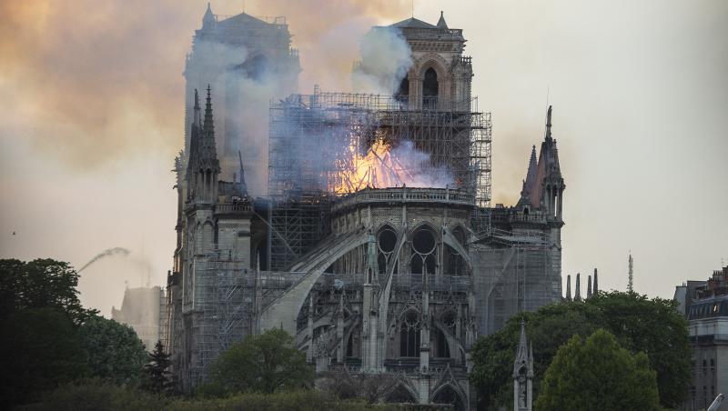 „Este o tristețe totală”. Cum arată Notre Dame după incendiul devastator. Ce promite Macron - Foto