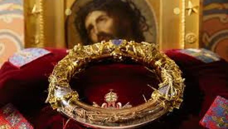 Lanțul uman al pompierilor a salvat coroana de spini a Mântuitorului Iisus Hristos! Foto