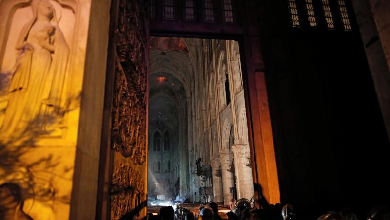 Primele imagini din interiorul Catedralei Notre Dame, după ce a fost mistuită de un incendiu devastator. Galerie foto impresionantă