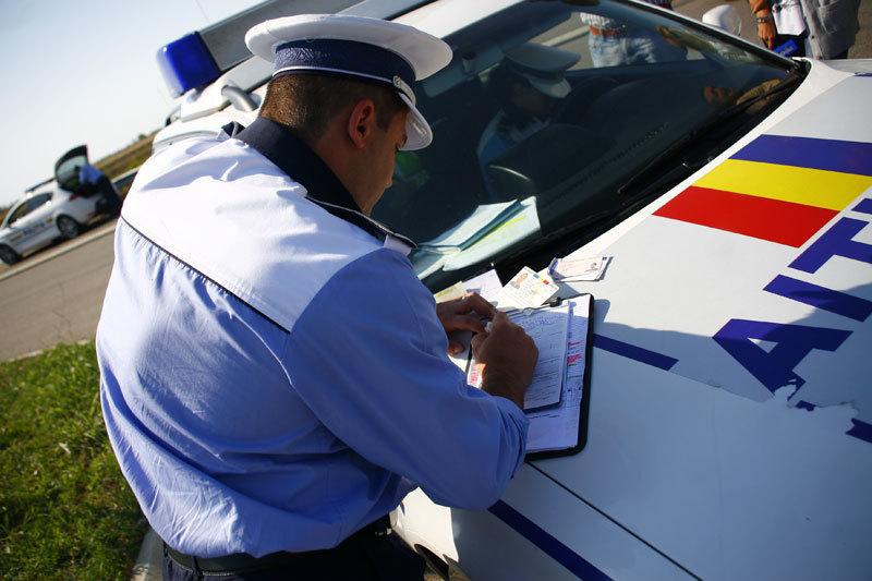 Șoferii vor putea să plătească amenzile rutiere direct la polițist! Iată în ce condiții!