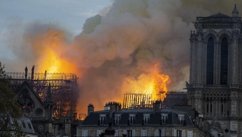 Cine a pus focul? Primii suspecți de incendierea Catedralei Notre-Dame. Audieri la Paris