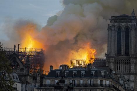 Cine a pus focul? Primii suspecți de incendierea Catedralei Notre-Dame. Audieri la Paris