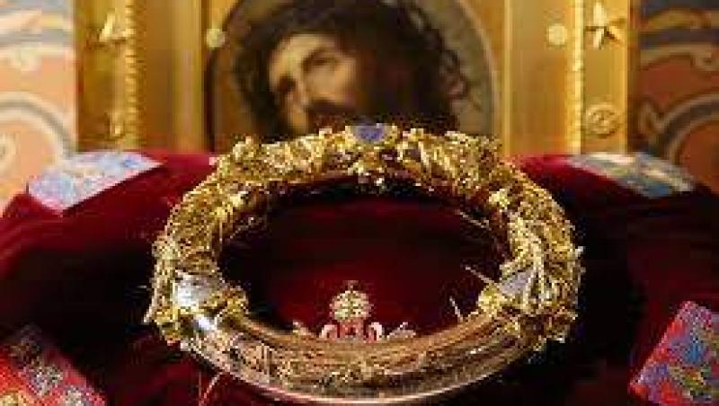 Un spin din coroana de spini a lui Iisus, salvată la Notre Dame, face minuni la București. Unde îl poți vedea