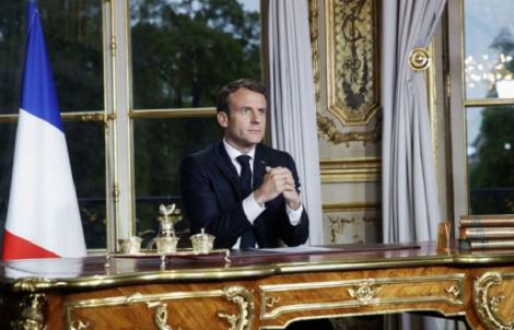 Președintele Macron vrea să reconstruiască ”în cinci ani” Catedrala Notre-Dame, salvată de flăcări