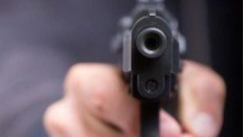 Femeie amenințată cu pistol și cuțit, în văzul tuturor! Au fost momente de groază la Cluj