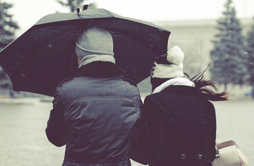 Meteo 19 aprilie 2019. Vremea răm&acirc;ne rece și va continua să plouă