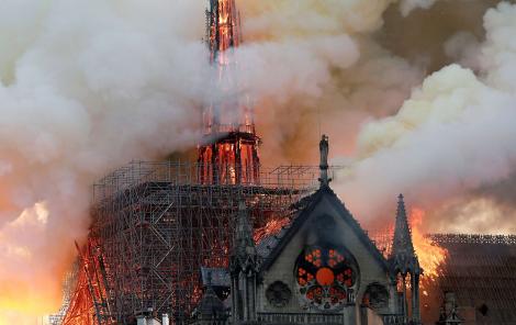 Reconstrucția catedralei Notre Dame, imposibilă după incendiul devastator! Ce le lipsește arhitecților
