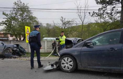 Dâmboviţa: Şase persoane, între care doi copii, au fost rănite în urma unui accident rutier în care au fost implicate două maşini