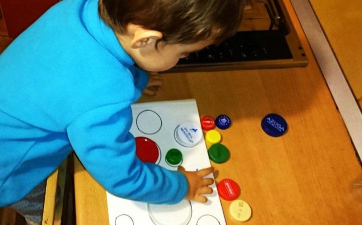 Copil de un an de zile, dus de urgență la spital după ce a &icirc;nghițit o piuneză