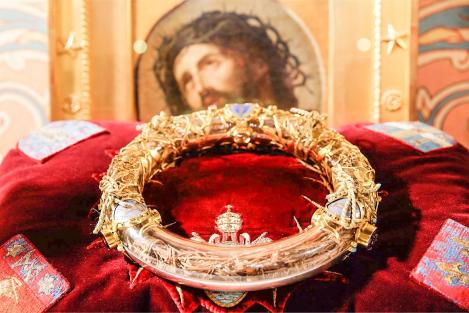 Spin din coroana lui Iisus Hristos, adus în România. Se spune că relicva e făcătoare de minuni