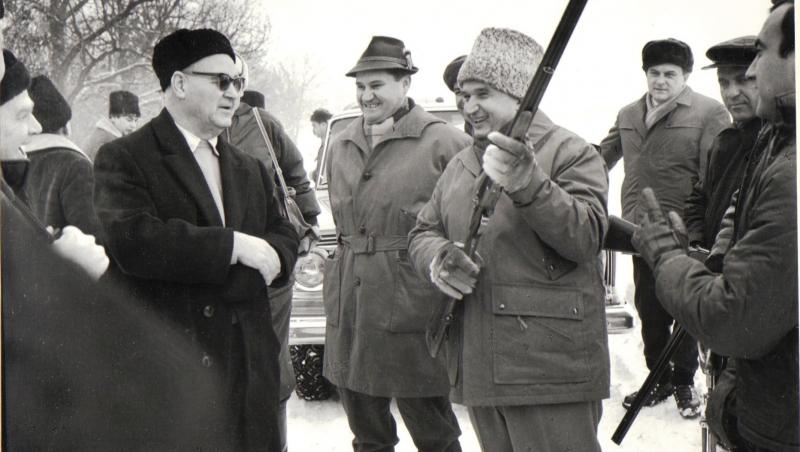 Cum s-au certat Ceaușescu și Maurer: care a împușcat primul ursul? Nea Nicu a plecat, n-a mai stat la chiolhan