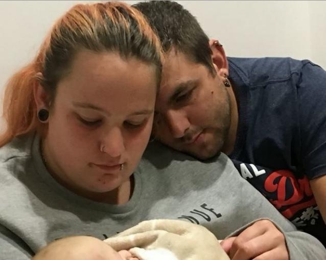 Le-a murit bebelușul subit și au stat cu el 10 zile! Explicația lor este cutremurătoare! &bdquo;L-am pupat și l-am ținut &icirc;n brațe &icirc;n fiecare zi&rdquo; &ndash; Foto