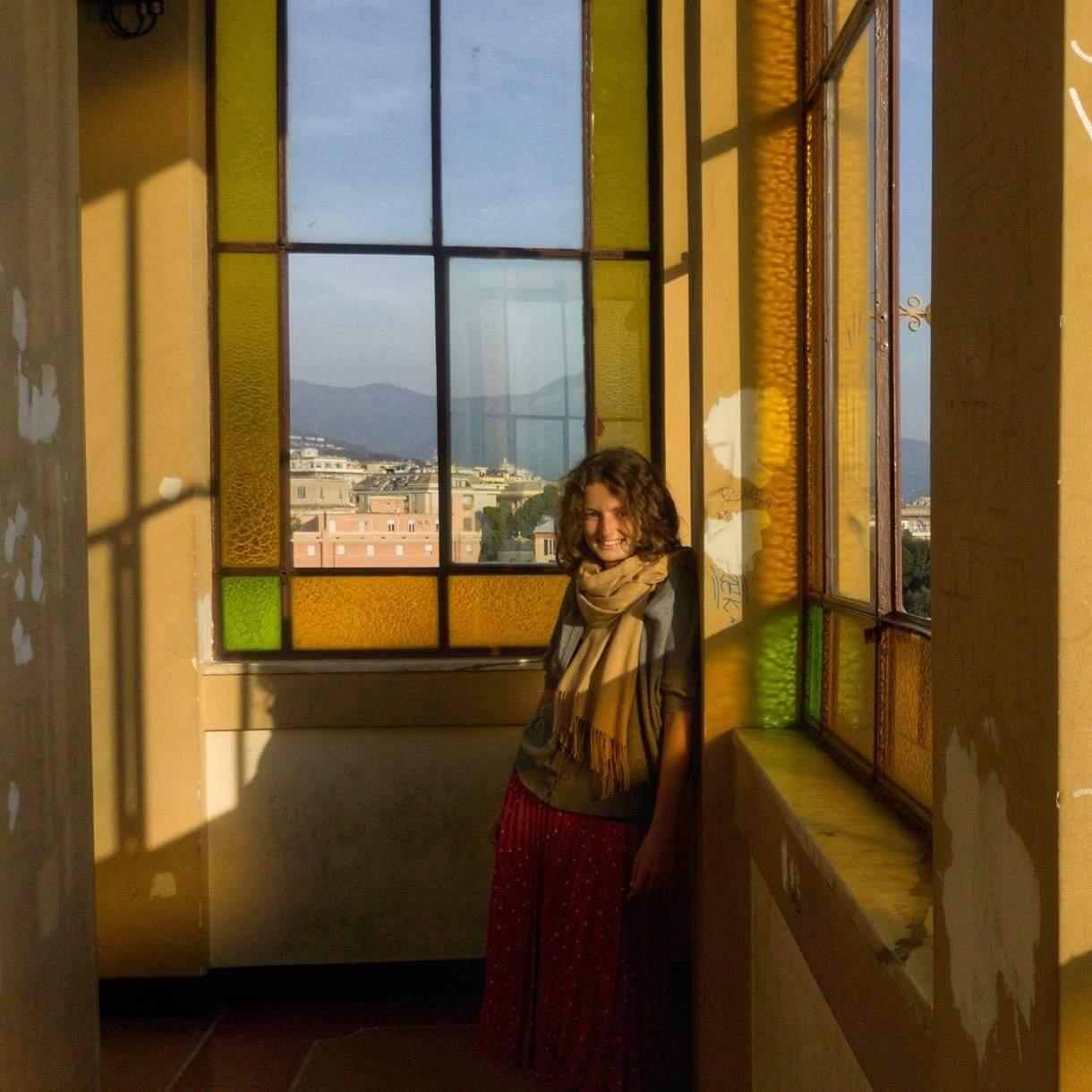 A murit Alexandra, studenta care s-a urcat pe tren să facă o poză și s-a electrocutat