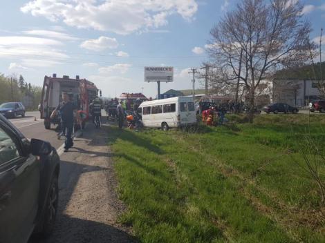 Un microbuz cu 12 oameni s-a răsturnat în Cluj. Plan roșu de intervenție și elicopter Smurd la fața locului