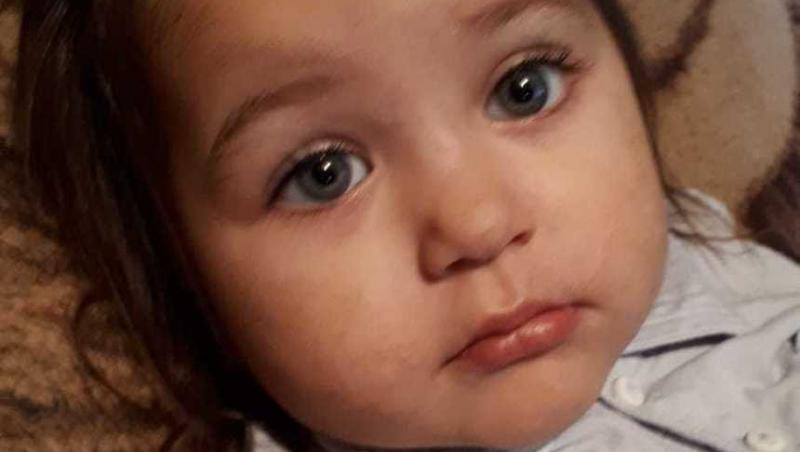 Fetița de doi ani, dispărută în județul Bacău, a fost găsită. Antonia dormea pe câmp, înghețată de frig
