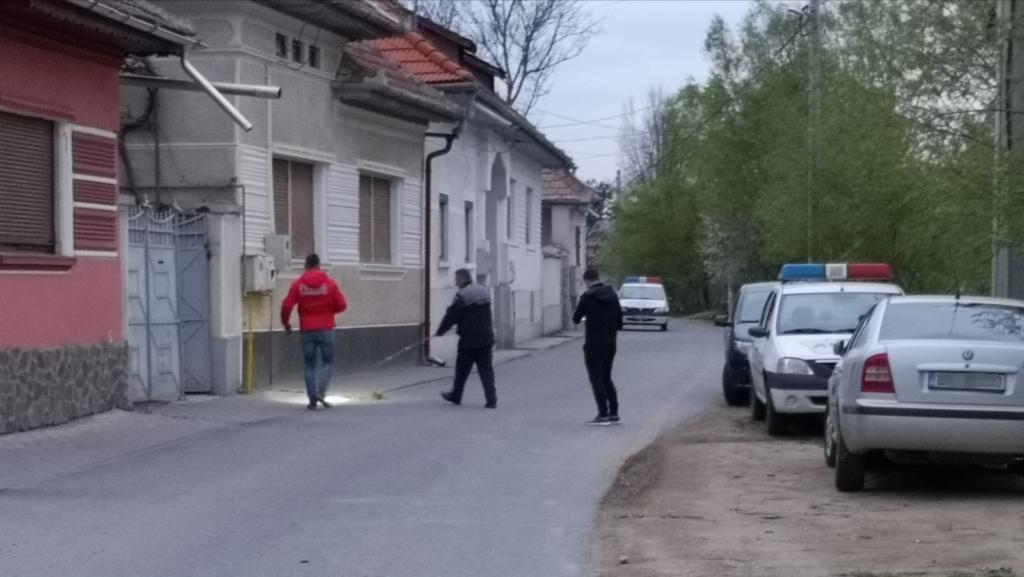 Scandalagiu pus la punct de un vecin de 90 de ani! Omul a pus m&acirc;na pe cuțit și a pornit atacul (FOTO)