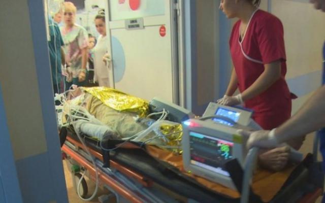 Poți să crezi așa ceva? Un bărbat cu arsuri foarte grave a așteptat ore &icirc;n șir pentru a i se găsi un loc &icirc;n spital