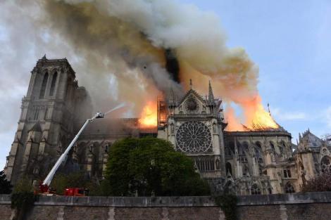 A fost descoperită adevărata cauză a incendiului de la catedrala Notre Dame? Dezvăluire scandaloasă! Muncitorii au recunoscut