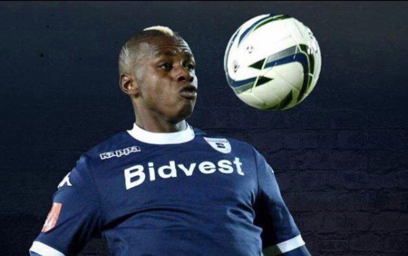 Un fotbalist din Burundi a făcut infarct &icirc;n timpul unui meci şi a murit. El avea probleme cu inima şi medicii &icirc;l sfătuiseră să nu mai joace fotbal