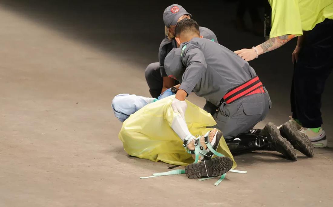 Doliu &icirc;n lumea modei. Un fotomodel a murit, după ce a căzut pe scenă &icirc;n timpul unei prezentări