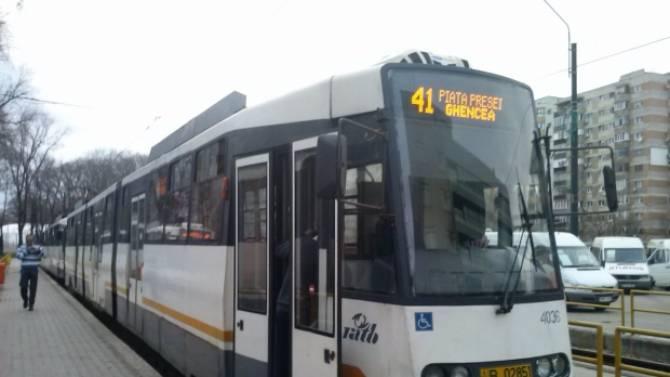 Ultima oră! Circulaţia tramvaiului 41, blocată miercuri dimineață din cauza unui accident! Un bărbat, dus de urgență la spital