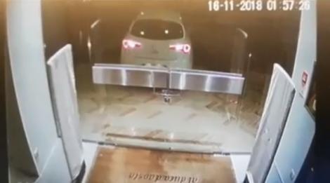 Doi români, arestați după un jaf uimitor în Italia! Au intrat cu o mașină furată într-un magazin – Video