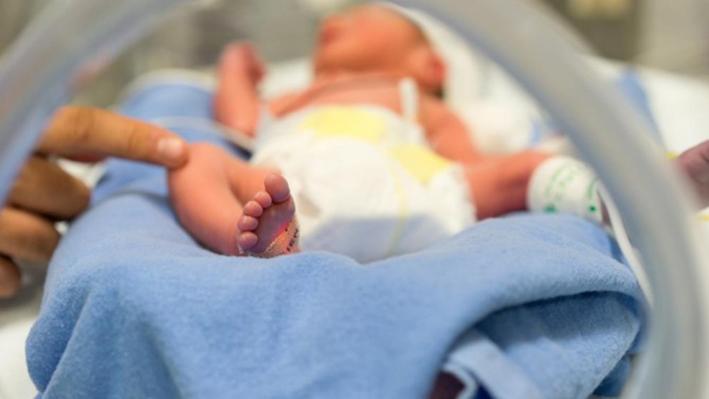 Moarte tulburătoare la Reșița! O femeie a murit la doar 6 ore după operația de cezariană! Familia acuză medicii