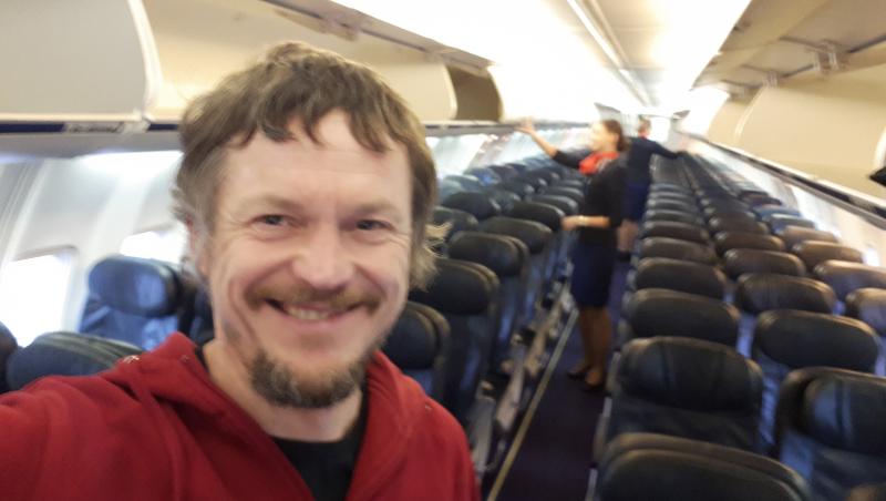 Singurul pasager din avion! Un bărbat s-a trezit la bord doar cu cele cinci stewardese! Ce s-a întâmplat