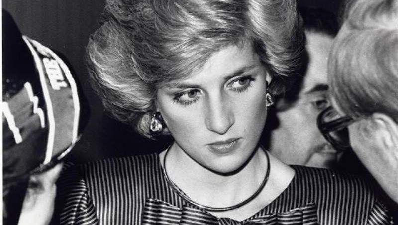 Dezvăluiri scandaloase! Cum își furișa Prințesa Diana amanți în palat. Cu cine s-a iubit Lady Di, după ce a aflat despre infidelitatea soțului ei