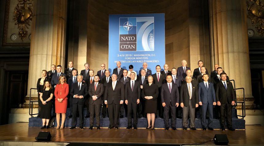 NATO vrea să-şi refacă unitatea &icirc;n faţa &rdquo;atacurilor&rdquo; Rusiei &icirc;mpotriva democraţiilor occidentale