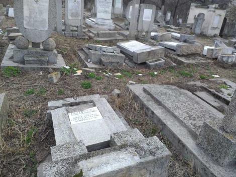 Ambasada SUA condamnă vandalizarea cimitirului evreiesc din Huşi