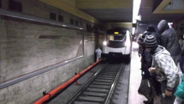 Incident grav la metrou! Un bărbat a fost lovit de tren &icirc;n stația Ștefan ce Mare