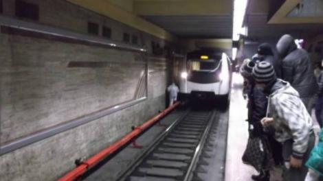 Incident grav la metrou! Un bărbat a fost lovit de tren în stația Ștefan ce Mare