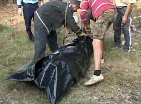 Pacientă externată din spital, la Iași, gasită moartă lângă ghena de gunoi. Capul i-a fost mâncat de câini