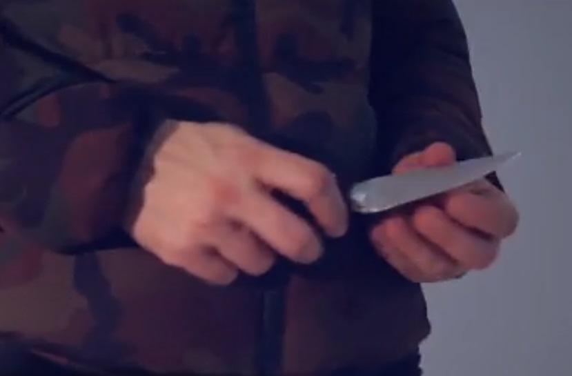 Scandal la o școală din București! Un elev și-a fugărit colegul cu un briceag și a fost lovit de o mașină (VIDEO)