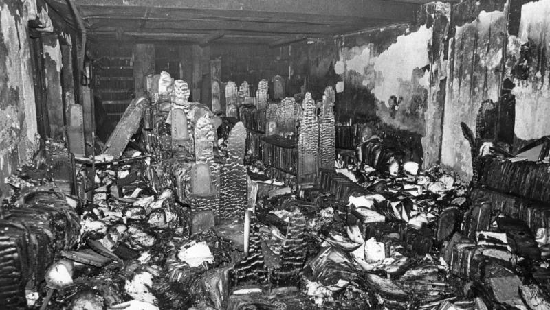 Cernobîlul cărților. 1.000.000 de volume ucise. ”Înăuntru nu mai erau oameni, dar ei salvau lumi întregi!”