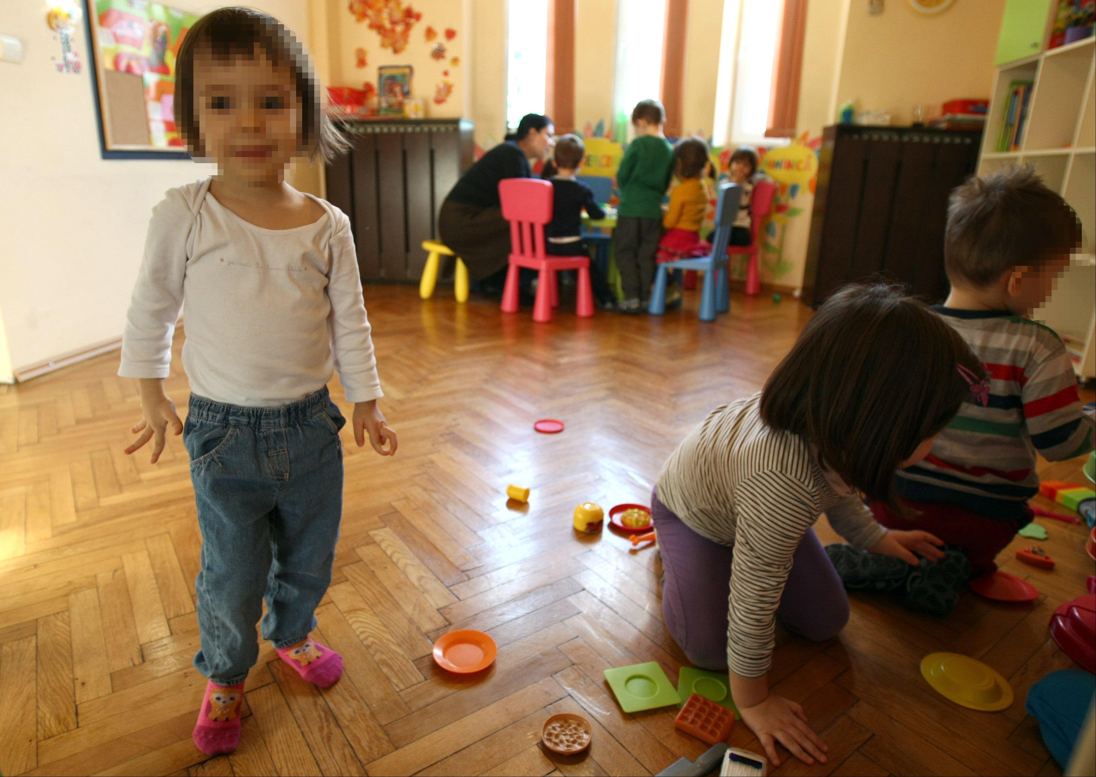 &Icirc;ngrijitoarele de la creșa din Năvodari, date afară! Cele două au agresat fizic și verbal doi copii