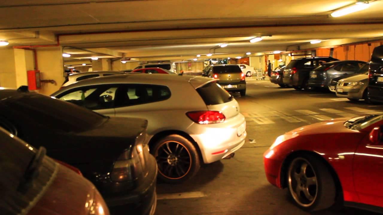 Autoturisme aflate &icirc;n parcarea Aeroportului Internațional Henri Coandă, afectate de o scurgere de apă importantă! Proprietarii vor fi despăgubiți