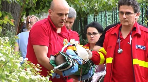 A murit bebelușul de opt luni care a fost strangulat de mamă! Femeia suferea de depresie