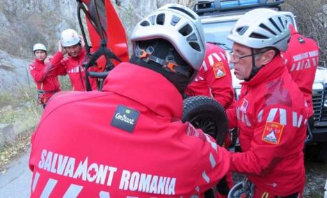 Cei 24 de elevi din Vaslui, blocați în zona cascadei Duruitoarea din județul Neamț, au fost salvați