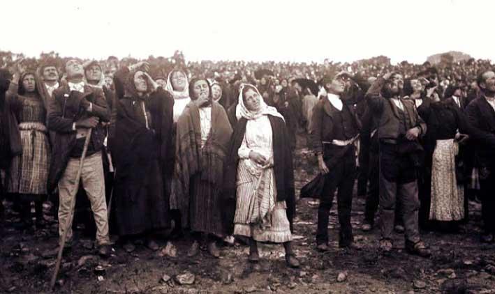 Se &icirc;mplinesc 112 ani de la apariţia miraculoasă a Fecioarei Maria la Fatima, ziua &icirc;n care "Soarele s-a rotit pe cer, iar omenirea a amuțit"