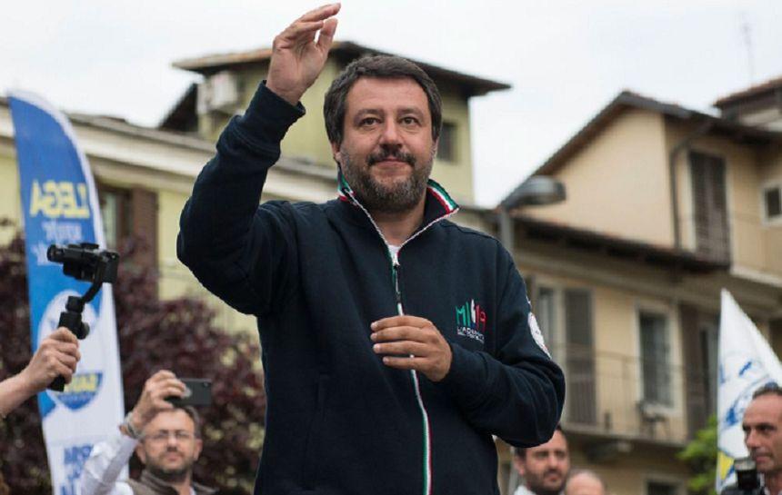 Matteo Salvini vrea să amendeze cu 3.500 p&acirc;nă la 5.500 de euro de persoana găsită navele care salvează migranţi pe Mediterana