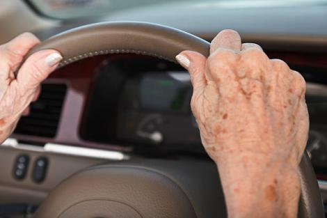 O bunică de 70 de ani din Harghita a fost prinsă beată la volan! Ce alcoolemie avea în aerul expirat