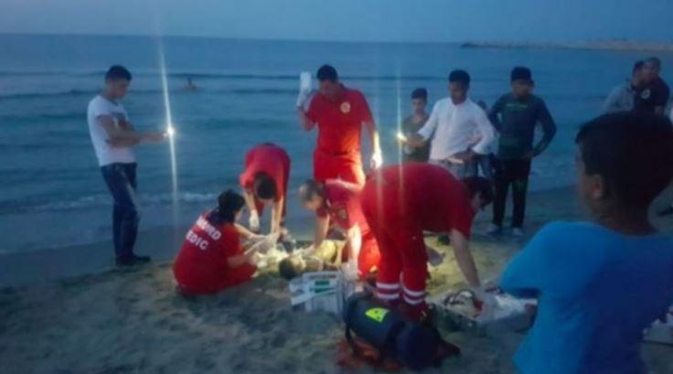O femeie a fost găsită moartă pe o plajă din Mamaia! Ce au găsit medicii alături de trupul ne&icirc;nsuflețit